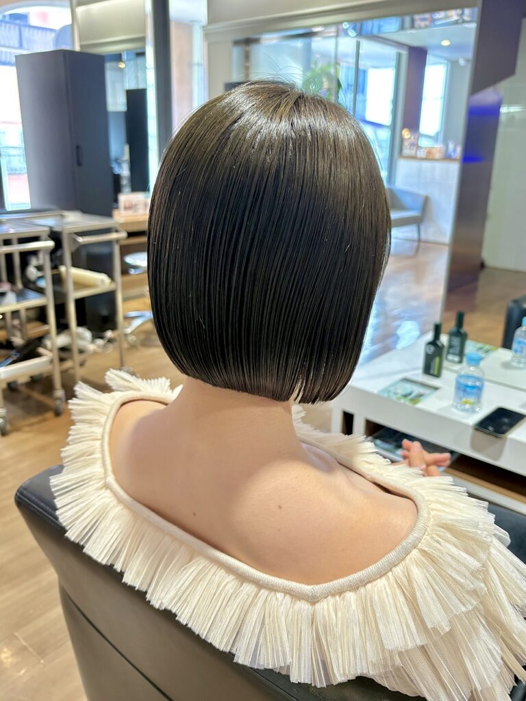 あご下ぱつっとボブ
